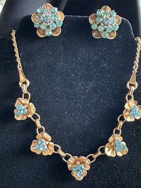 Vintage Barclay GUC floral necklace & earring set. Blue cluster rhinestones